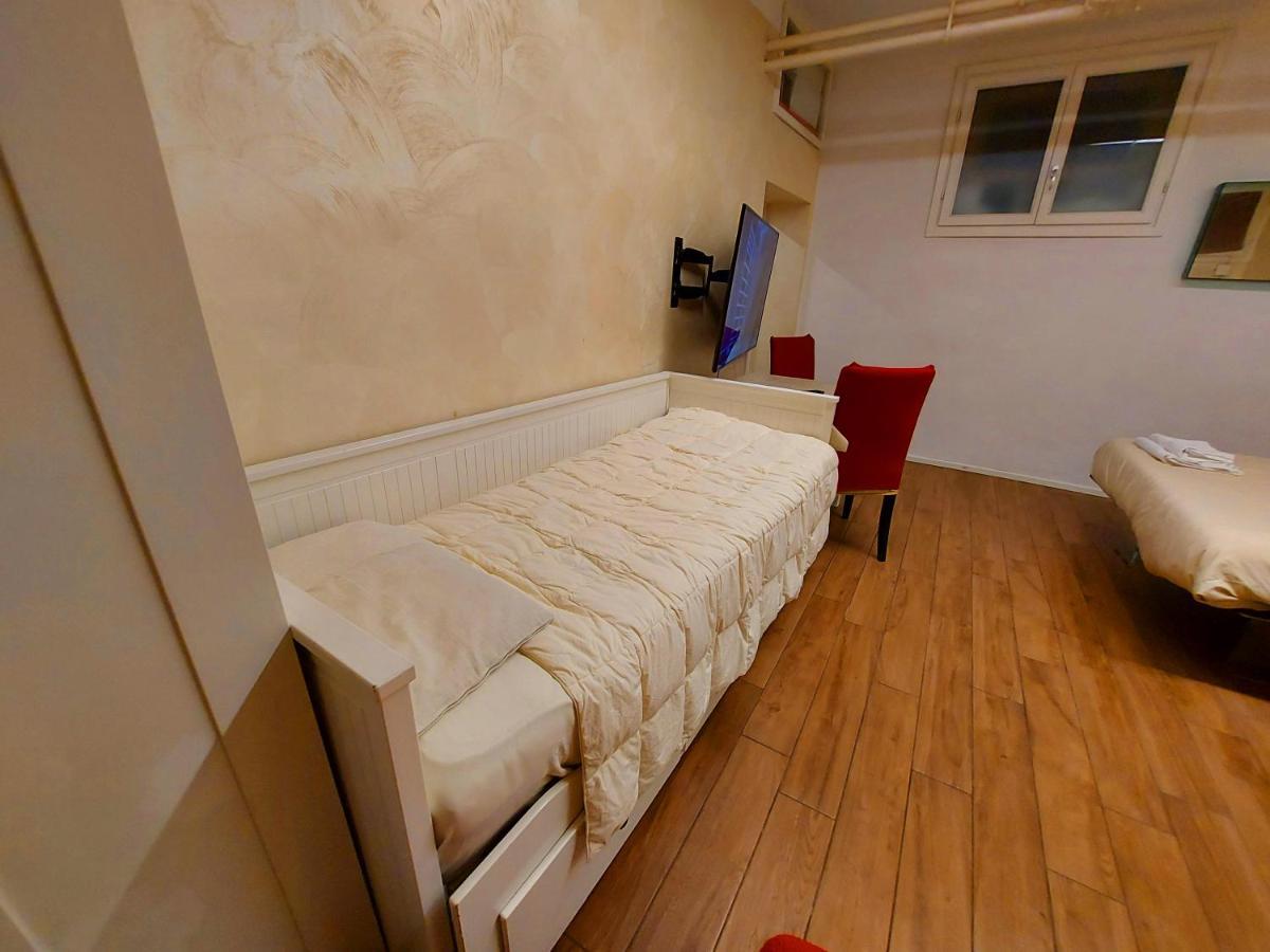 Free Breakfast - Big Apartment In The Heart Of ローマ エクステリア 写真